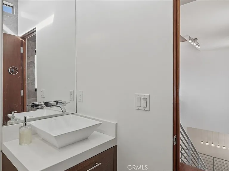 122 Manhattan Ave — Photo 14