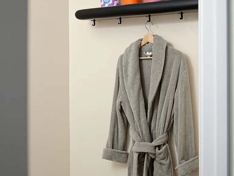Fully remodeled guest bathroom with bathrobes (Pic 2)