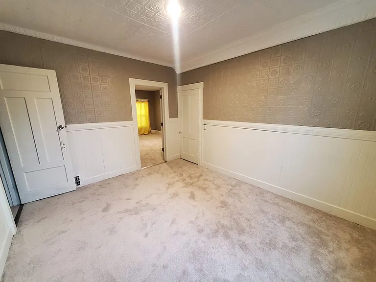385 Ames St — Photo 9