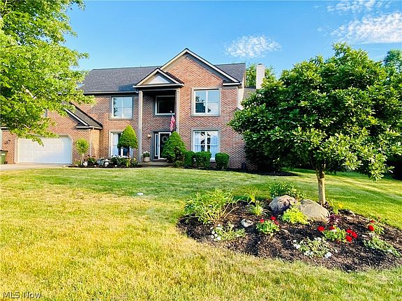 2nd image of 242 Ravenshollow Dr