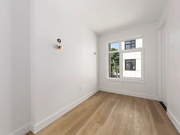 3rd image of 815 Willoughby Ave #2