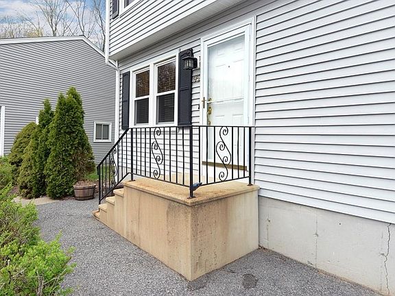 2nd image of 270 Sunderland Rd APT 95