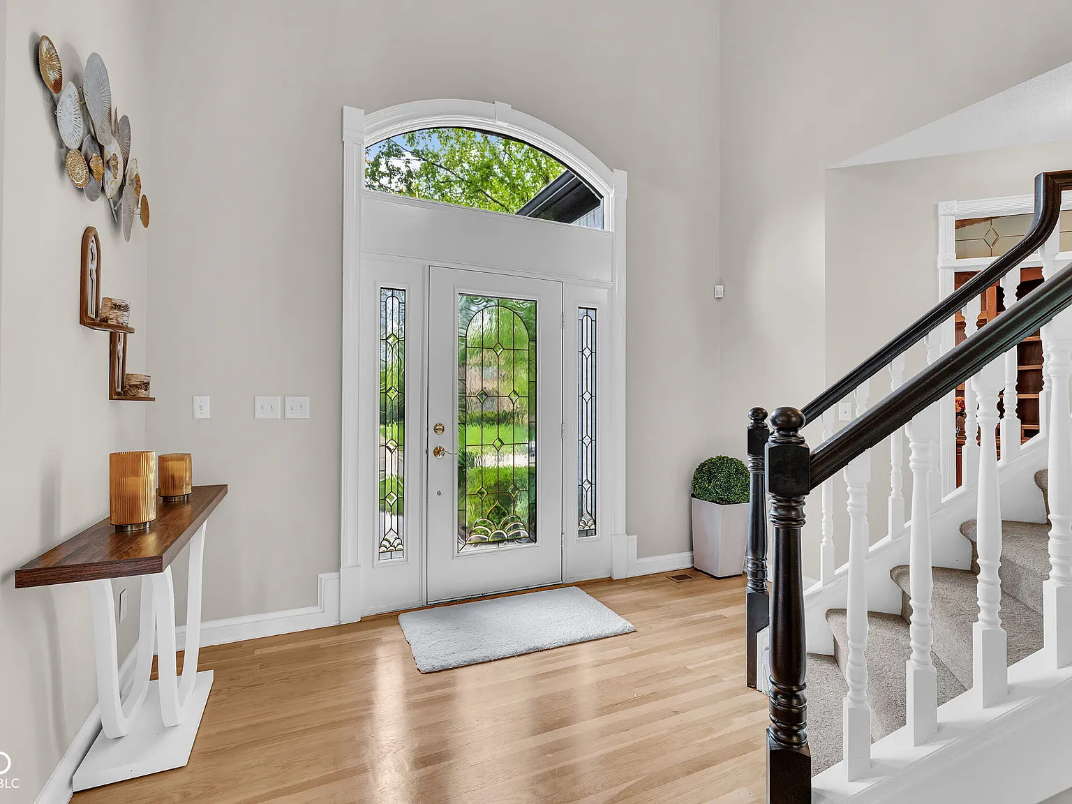 5 bed, 6.0 bath, 6290 sqft, $10,000 — Photo 4