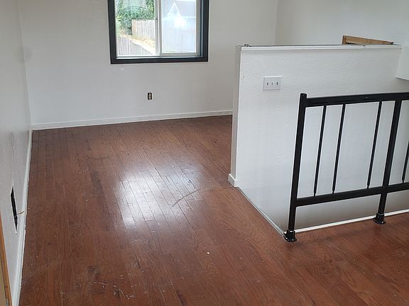 5th image of 406 S Maple St