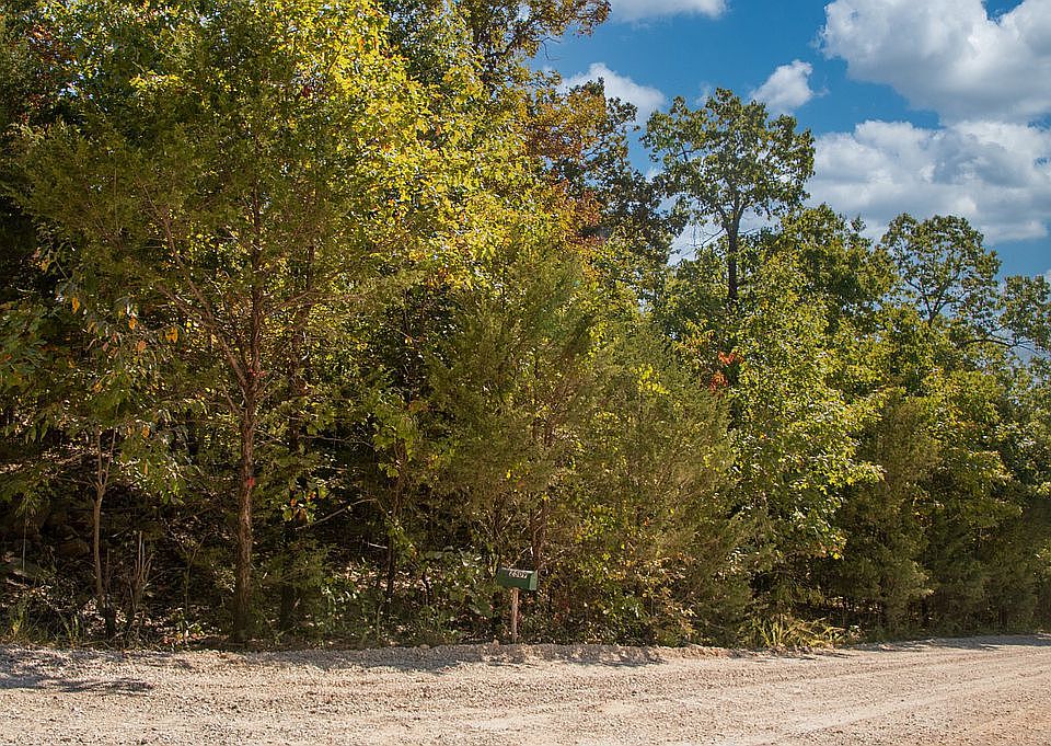 2nd image of 1102 S Diamond Lake Dr