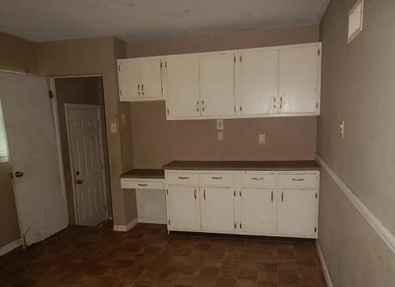 3rd image of 8620 Gwin Dr