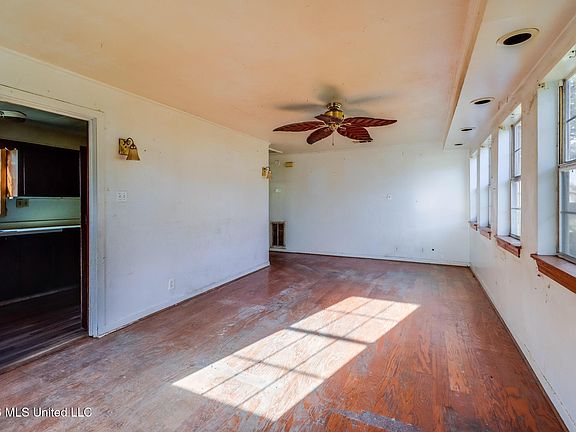 4th image of 1639 Anita Ct