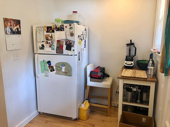2nd image of 2653 N Avers Ave #1