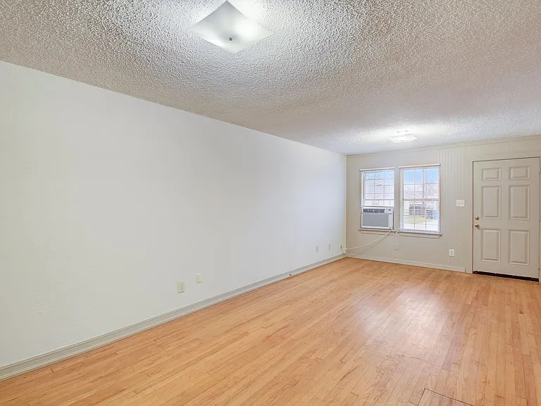 3108 Cashion Pl — Photo 5