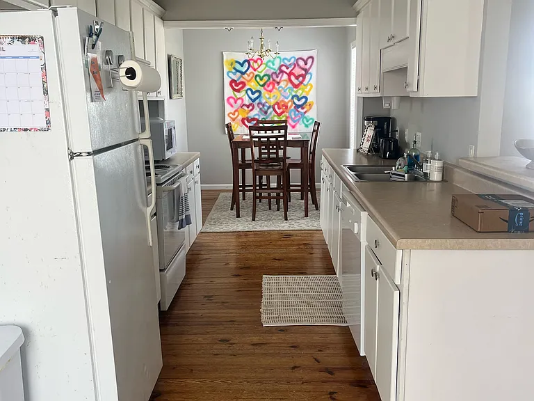 310 Mallory Ln — Photo 6
