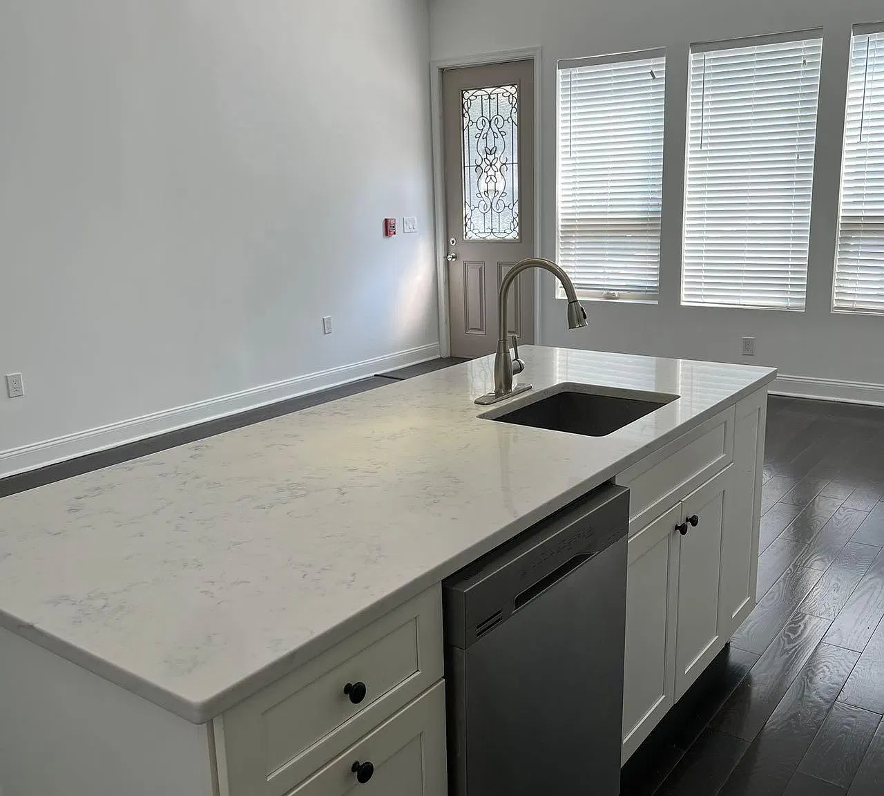 3 bed, 1800 sqft, $2,200 — Photo 4