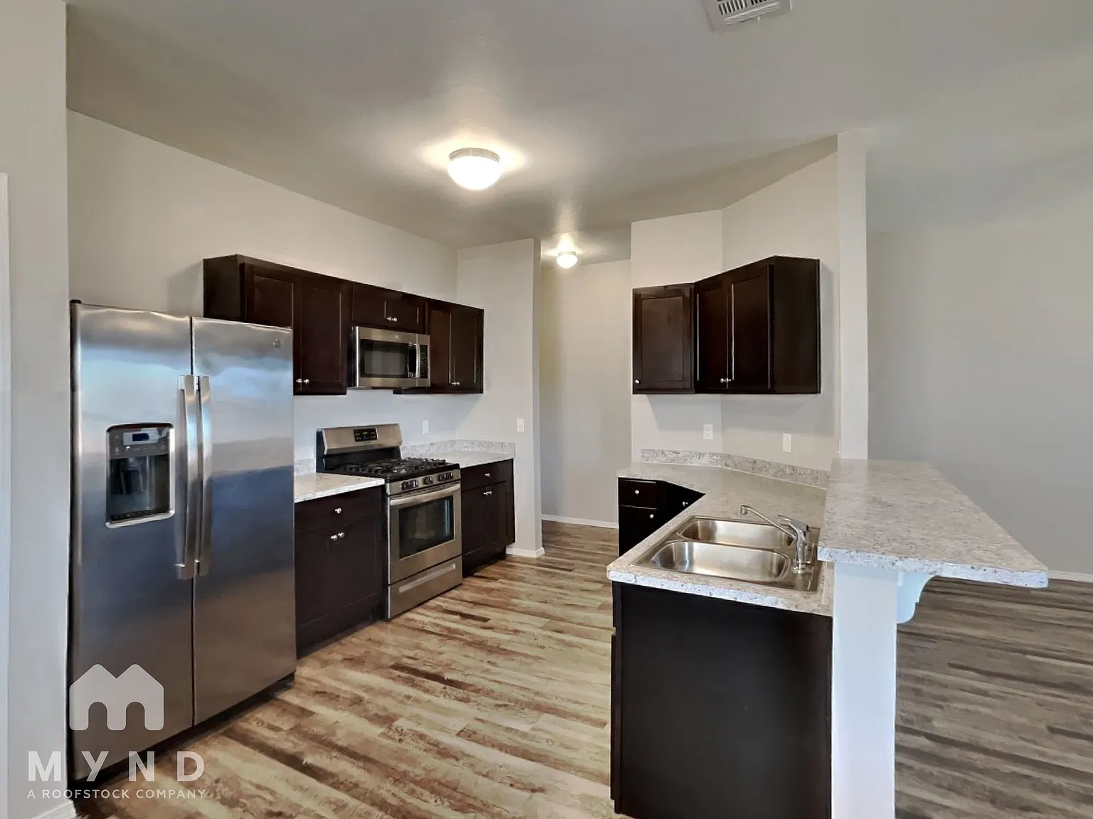 3 bed, 2.0 bath, 1393 sqft, $1,445 — Photo 2