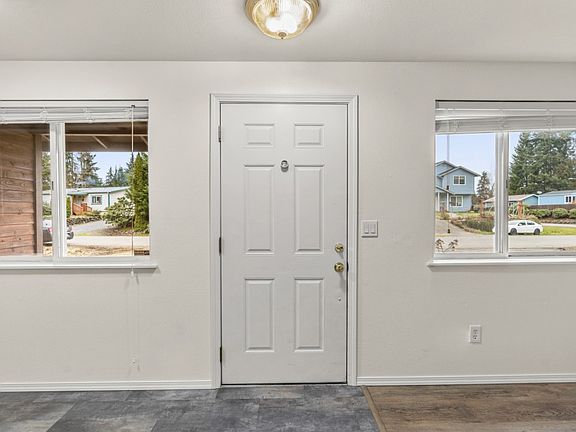 5th image of 3623 233rd Ave NE