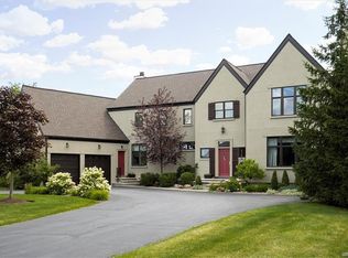 8240 Oakway Ln, Williamsville, NY 14221