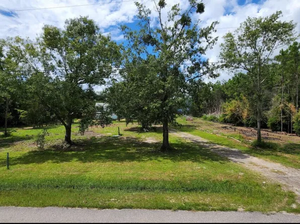 555 Browns Ave, Waveland, MS 39576