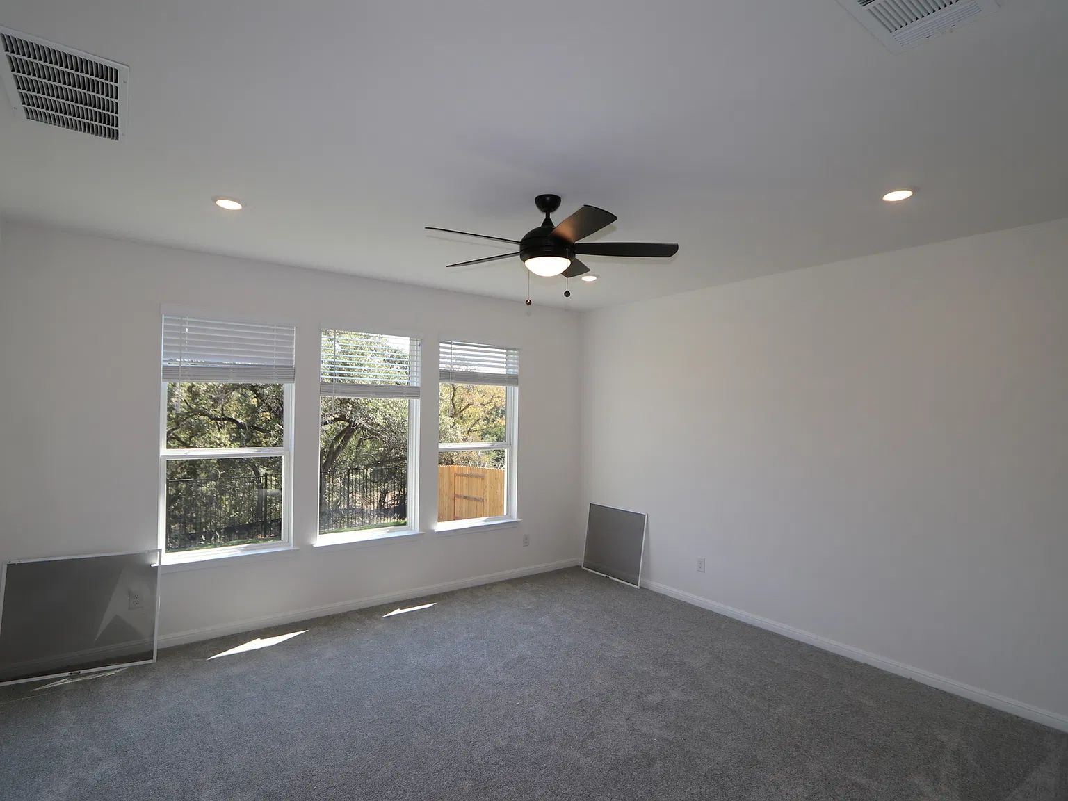 4 bed, 3.5 bath, 2800 sqft, $3,500 — Photo 1