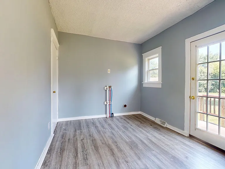 19 W Tucker Ave — Photo 3