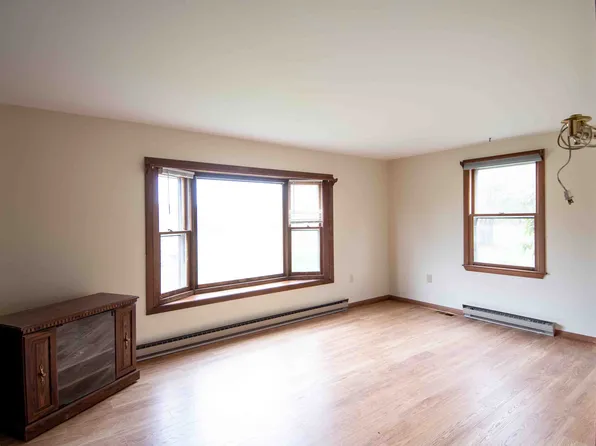 87 Cross St, Bernardston, MA 01337