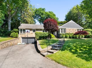 945 The Pkwy, Mamaroneck, NY 10543