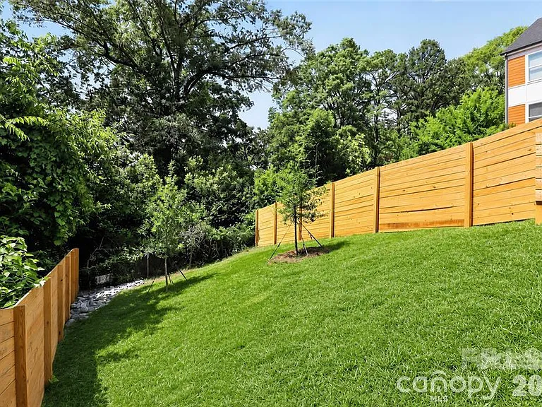 2716 Baltimore Ave — Photo 32