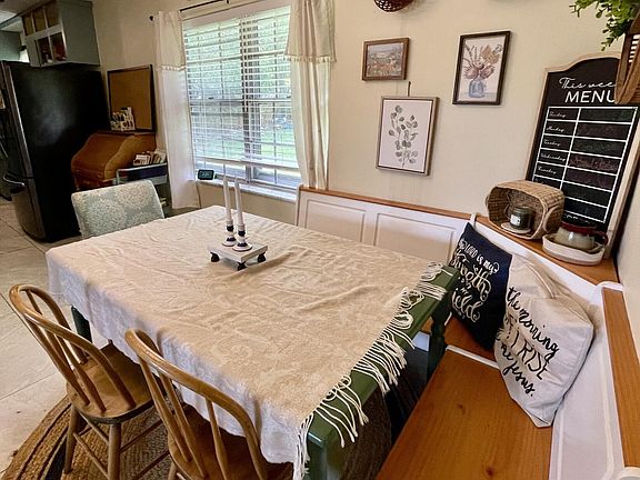 4th image of 2773 Robin Cir