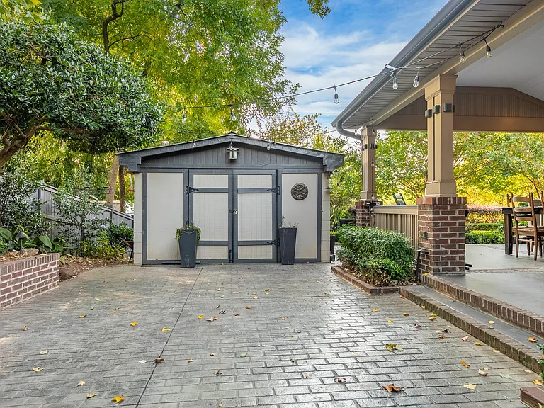 16 Traxler St — Photo 4