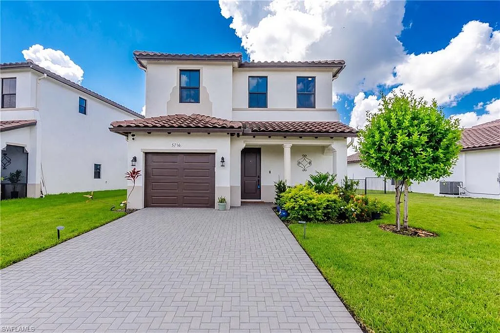 3 bed, 2.5 bath, 1788 sqft, $2,449 — Photo 2