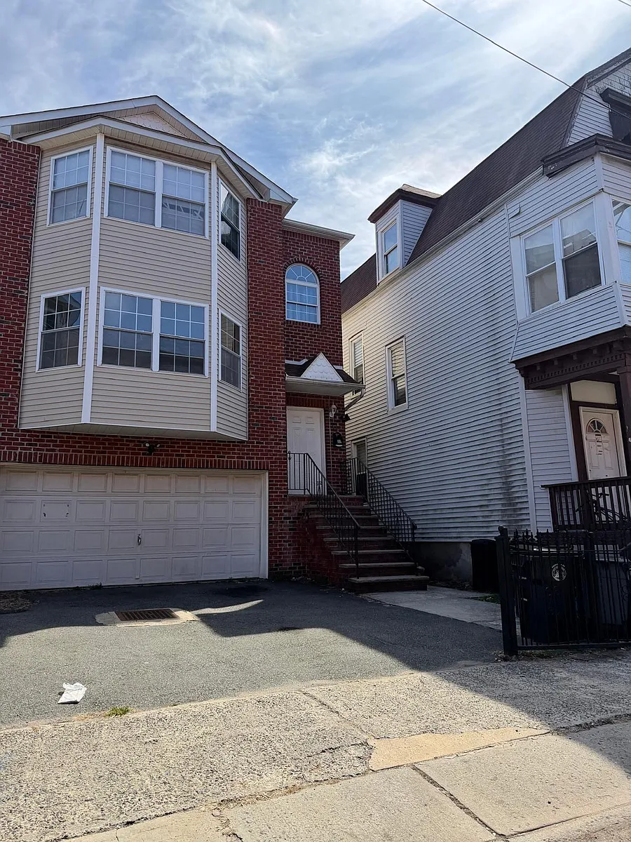 Building Photo - 41 3rd St #2