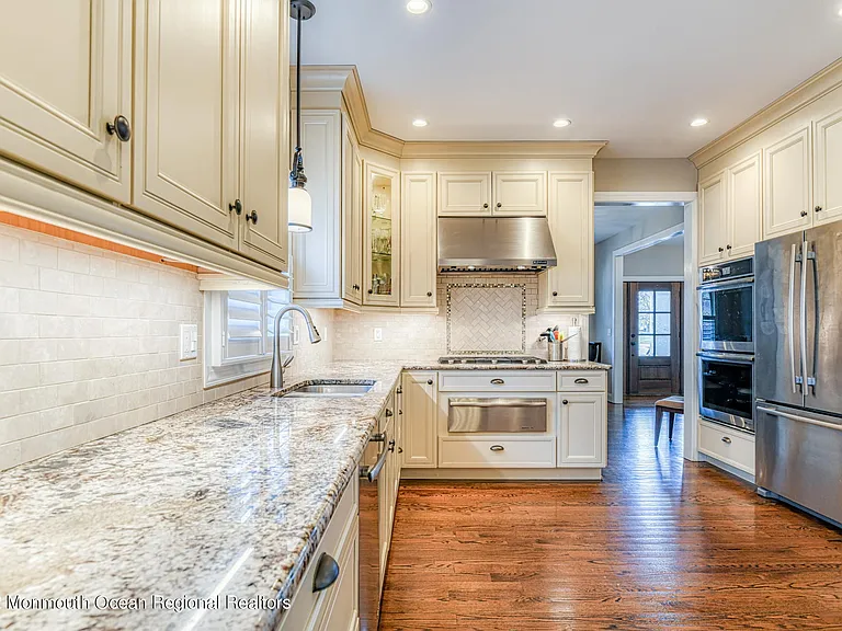 346 South Blvd — Photo 23