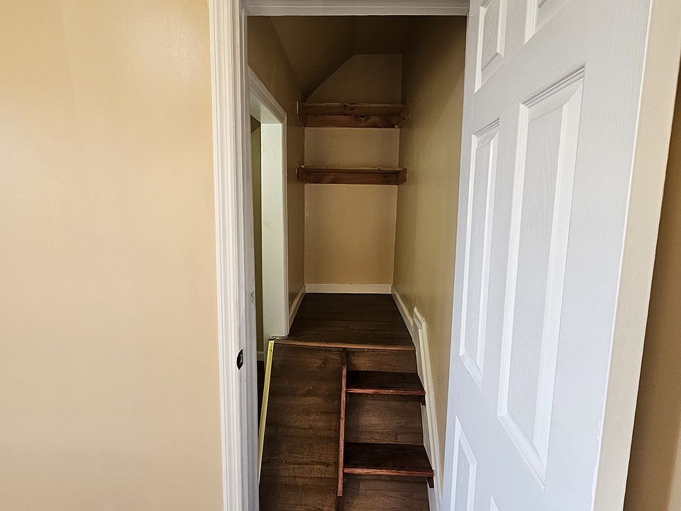 Main Bedroom Right Step up Closet