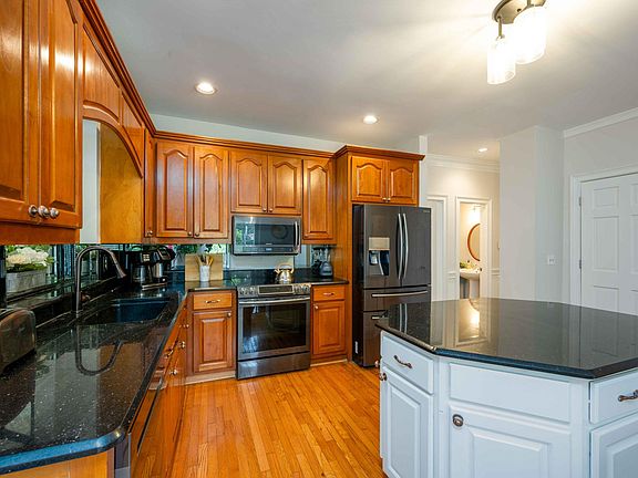 5th image of 12205 Spring Place Ln