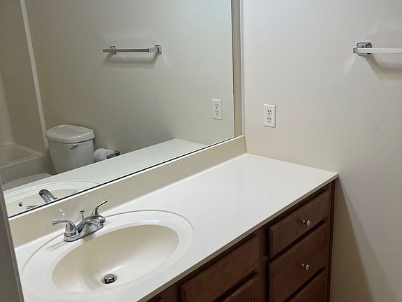 3rd image of 835 Berne Ct #835