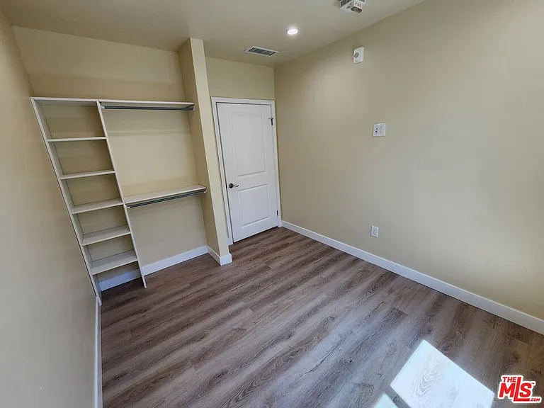 2726 S Cochran Ave #101 — Photo 12