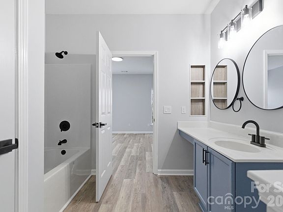 4th image of 7978 Mariners Pointe Cir