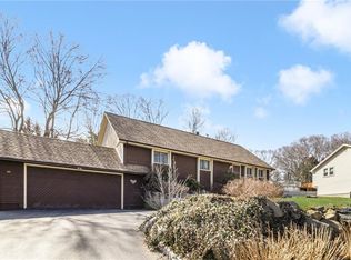 80 Zinnia St, Warwick, RI 02886