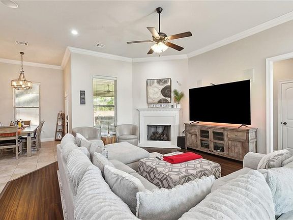 5th image of 644 English Oak Dr