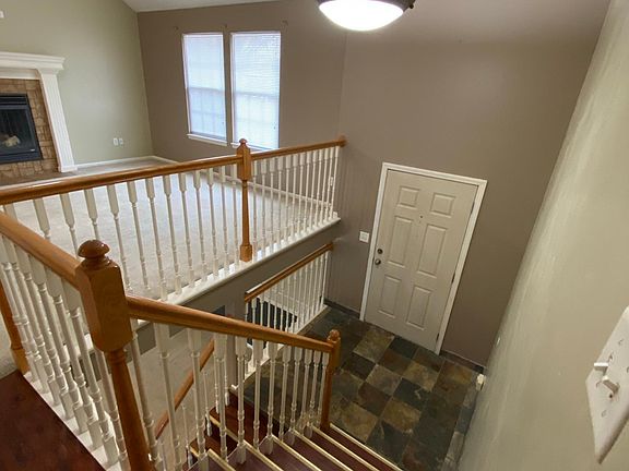 4th image of 608 SE Jonathon Ave