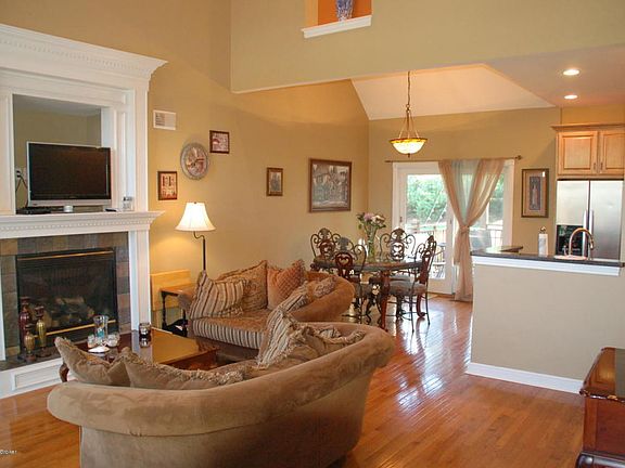 3rd image of 1001 Trenton Ct