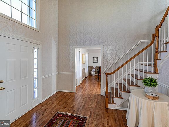 5th image of 10 Garnet Ln