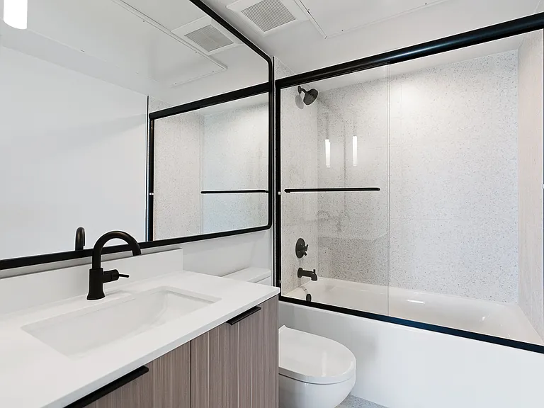 Venue Residences — Photo 95