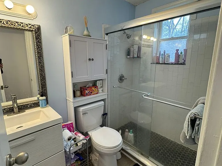 1429 E Broad St — Photo 15