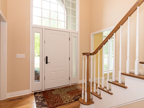 2nd image of 3696 Bellflower Dr