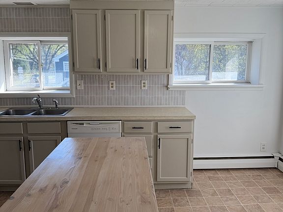 2nd image of 3656 Main St #3