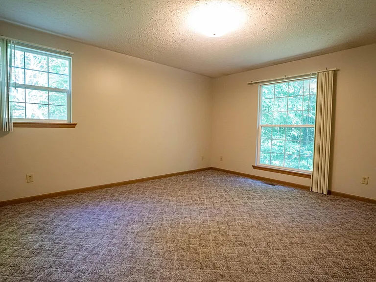 1632 Ledgewood Blvd NE — Photo 9