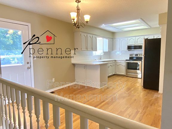 4th image of 2204 NW Cove Ct