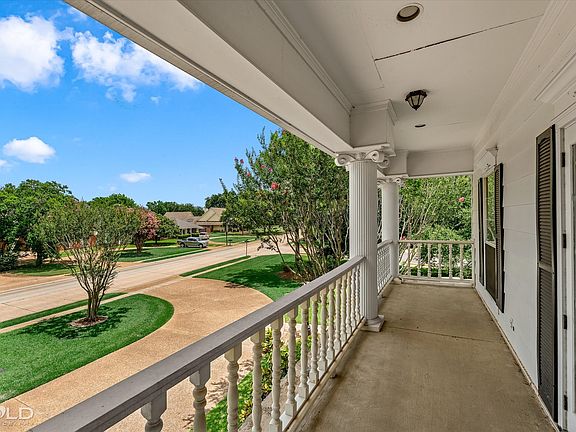 4th image of 334 Greenacres Blvd