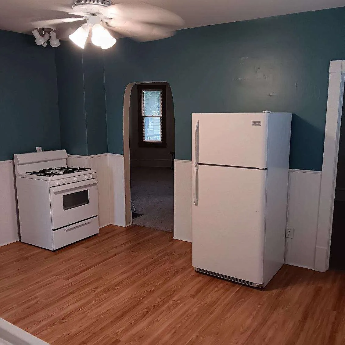 2 bed, $1,000 — Photo 1