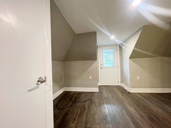 2nd image of 115 Spadina Ave #3