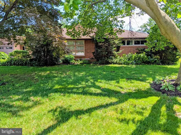 201 N Linden St, Robesonia, PA 19551