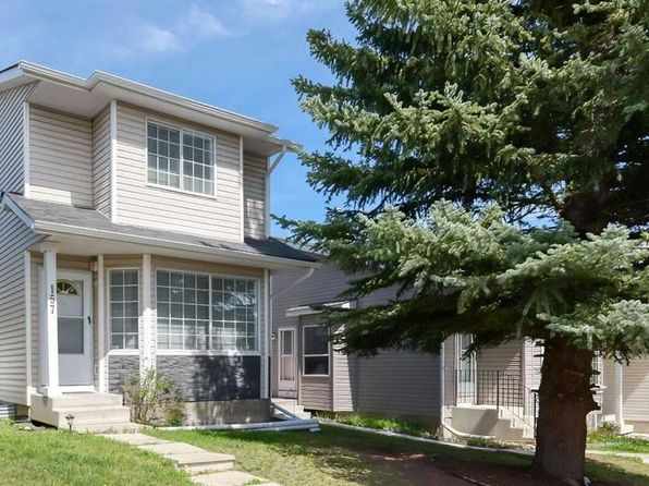157 SW Harvest Gold Hts NE, Calgary, AB T3K 4H2
